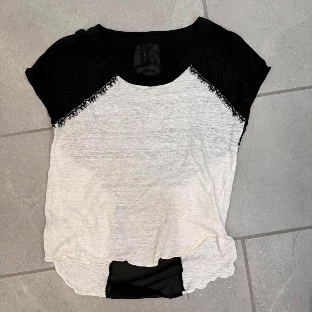 Aryn K‎ v-neck